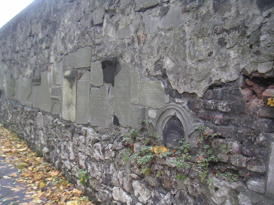 Friedhofsmauer am j&uuml;dischen Friedhof -- Krakau, Stadtteil Kazimierz 